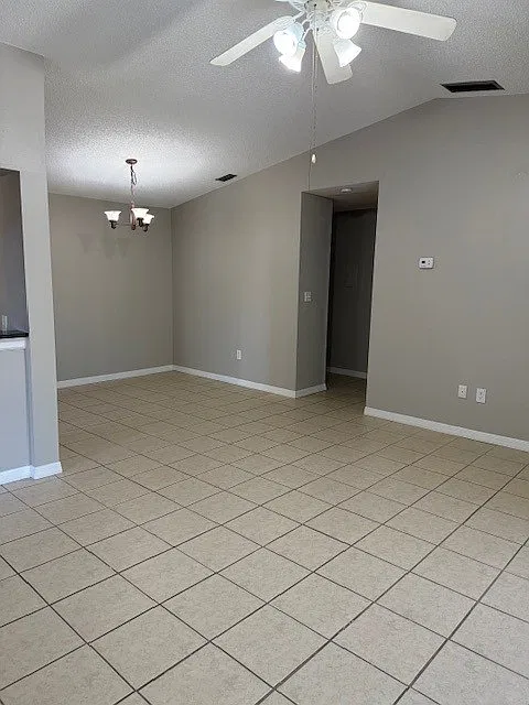 2 bed, 1010 sqft, $1,600 — Photo 4