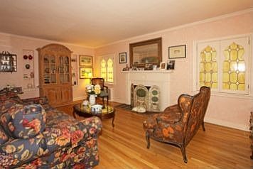 3rd image of 60 Dennis St