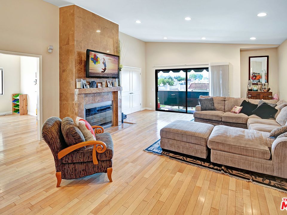 1st image of 5416 Zelzah Ave APT 302