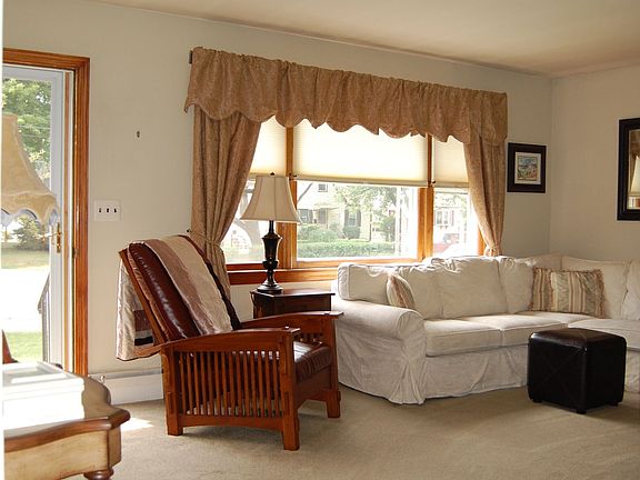 Living room - 2nd view.