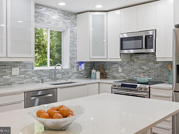 5th image of 7371 Crown Ln