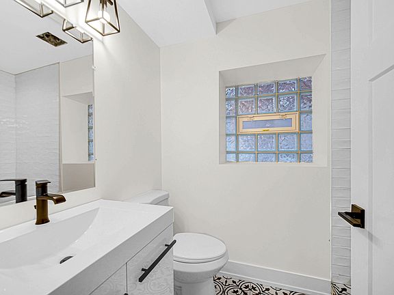 4th image of 1520 N Campbell Ave #1