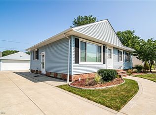 29449 Woodway Dr, Wickliffe, OH