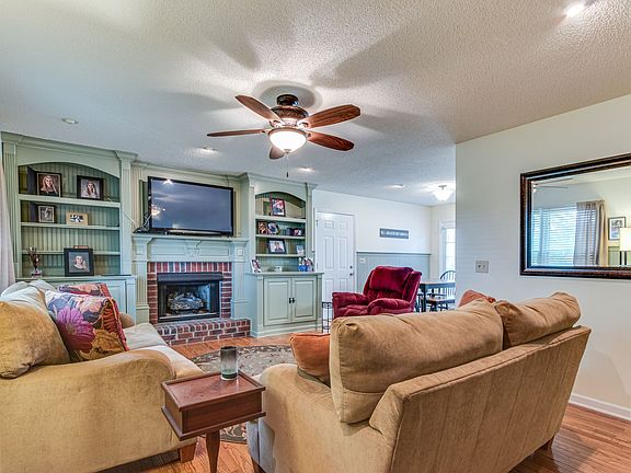 3rd image of 242 Peebles Dr
