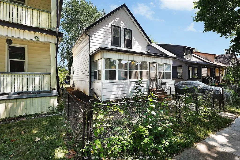 3 bed, 1.5 bath, $2,000 — Photo 2