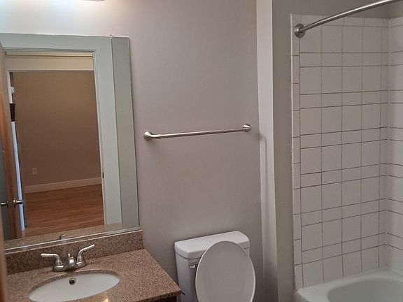 4th image of 1109 Hull St APT 3a