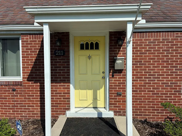 211 Verdant St — Photo 1