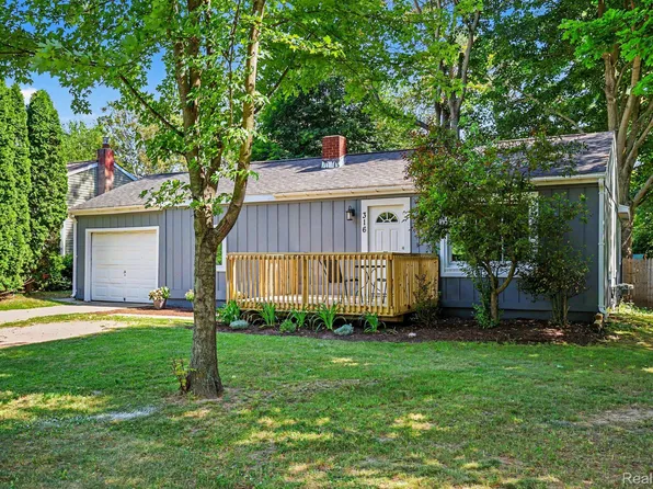 316 Oak St, Webberville, MI 48892