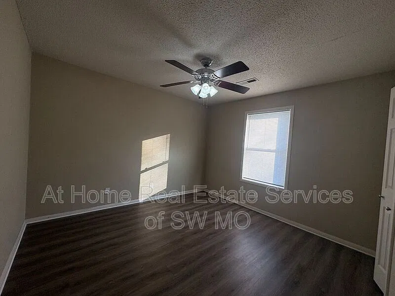 2 bed, 1.0 bath, $730 — Photo 4