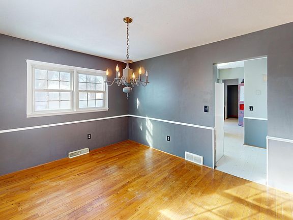 5th image of 131 4th Pl SE