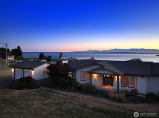 8238 Maritime Dr, Clinton, WA 98236