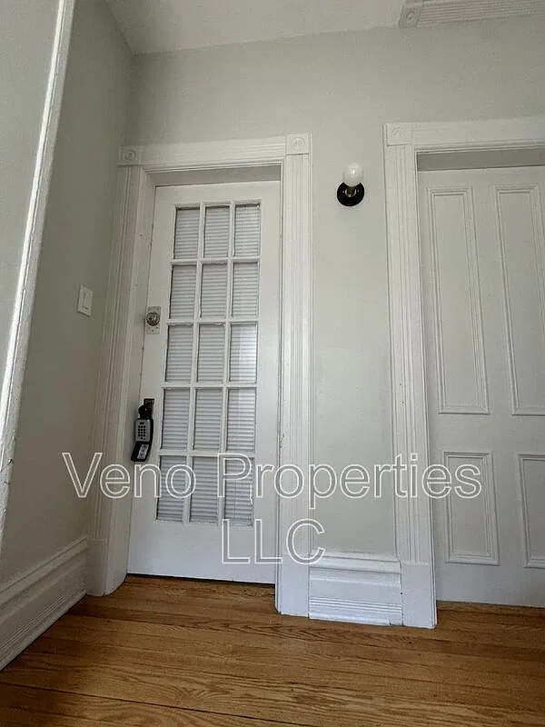 2 bed, 1.0 bath, $1,875 — Photo 3