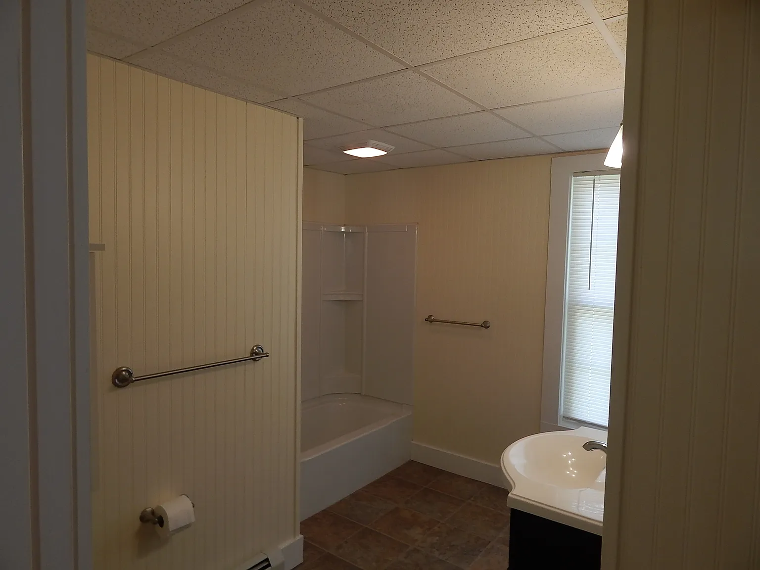 2 bed, 700 sqft, $2,300 — Photo 4