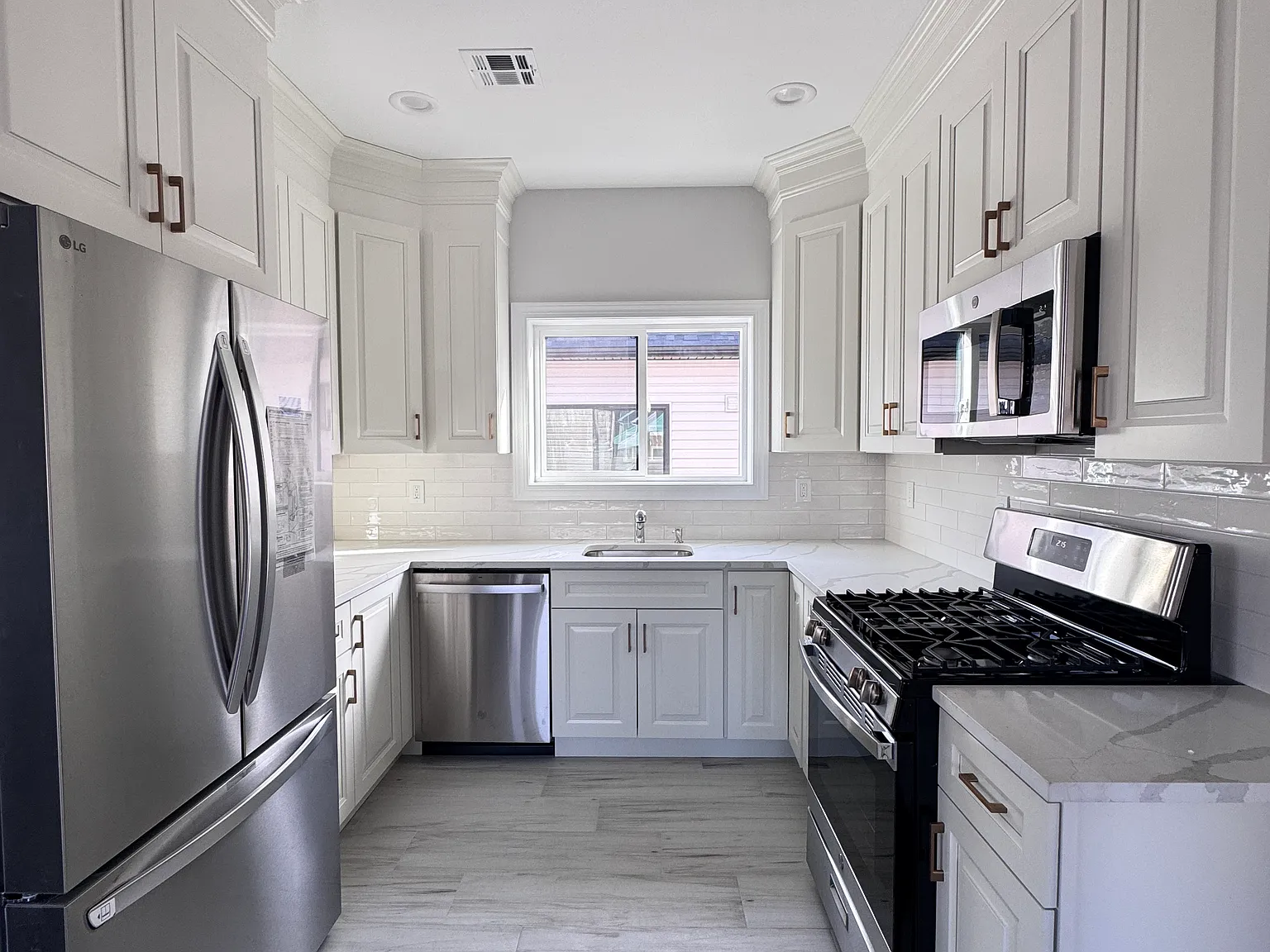3 bed, 1300 sqft, $3,500 — Photo 4