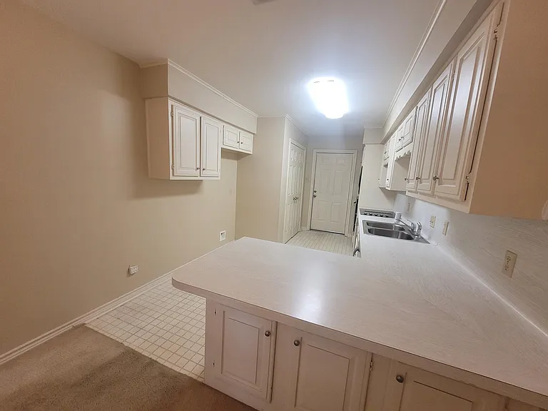 414 Amberwood Cir — Photo 8