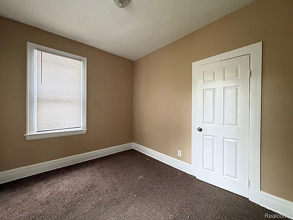 4th image of 5565 Fairview St