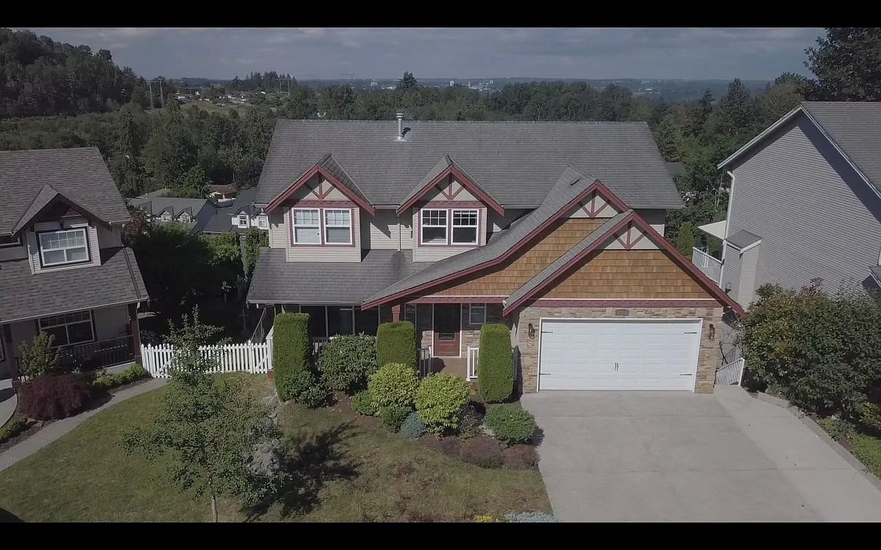 5 bed, 2.5 bath, 3000 sqft, $3,800 — Photo 1