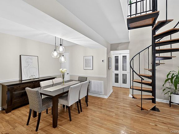 4th image of 20 Bronxville Glen Drive #6