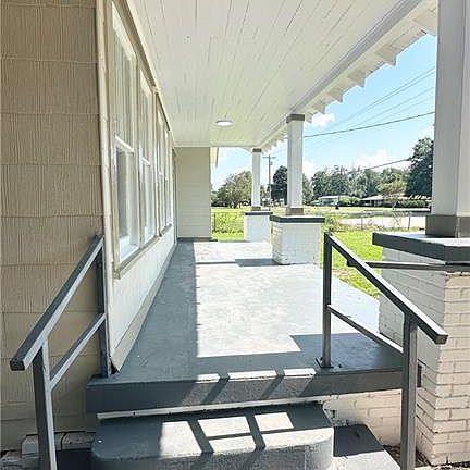 5th image of 2561 Regard St