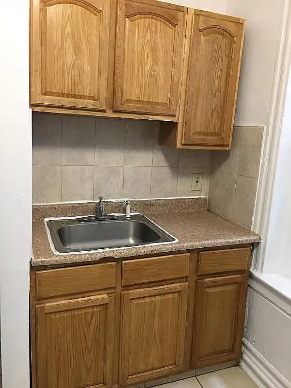 3 bed, 1000 sqft, $2,094 — Photo 3
