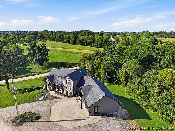 3rd image of 104 Oak Hill Rd
