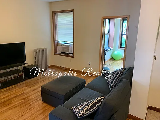 Rented by Metropolis International Realty Inc. | media 41