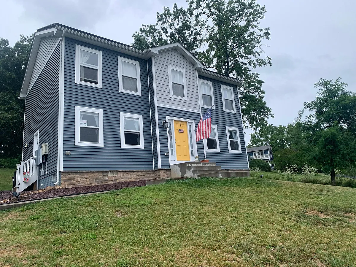 Building Photo - 200 Fairway Cir