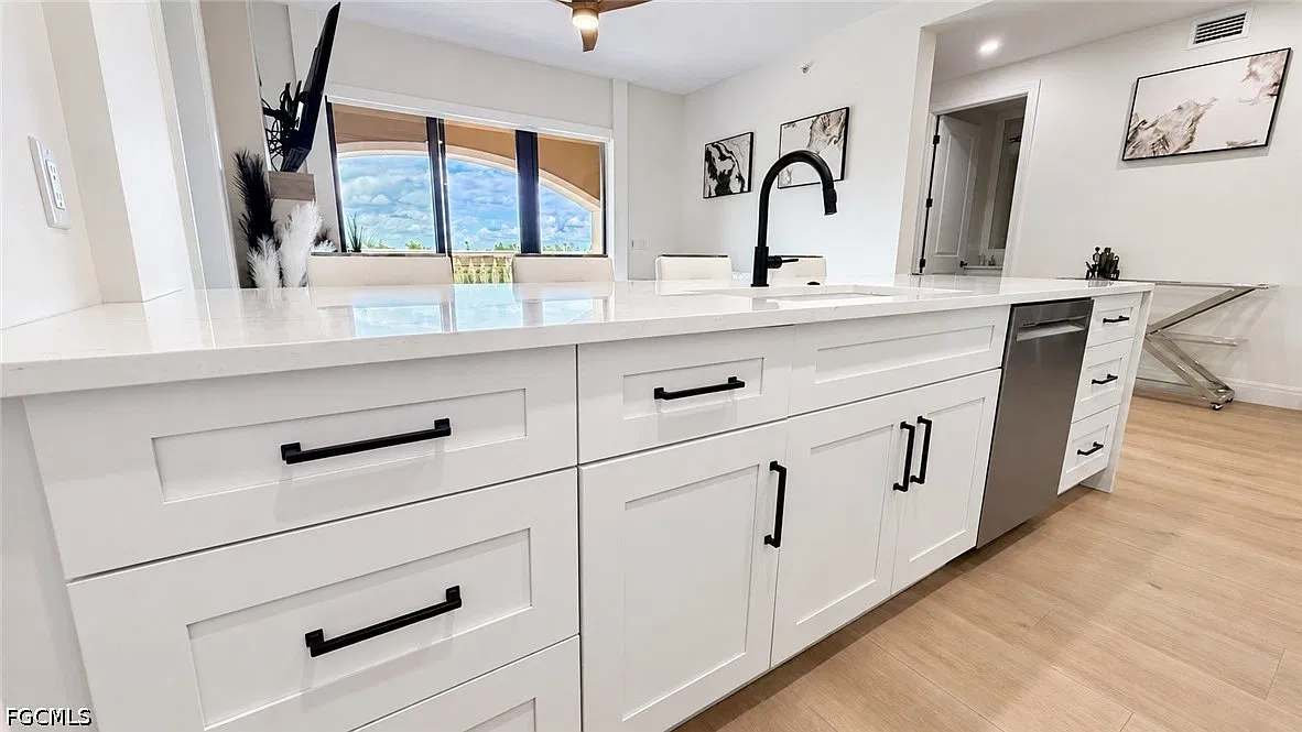 2 bed, 2.0 bath, 1400 sqft, $6,500 — Photo 4