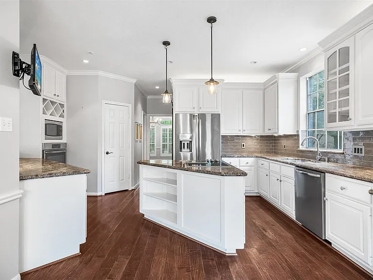 11 Winrock Pl — Photo 23