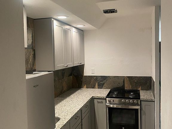 2nd image of 2701 Ivy Dr APT A