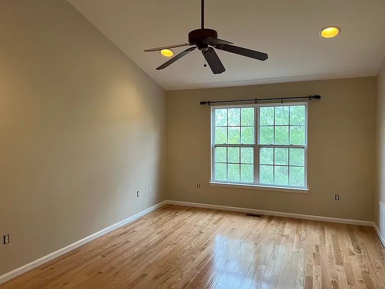 49 Truman Ave — Photo 11