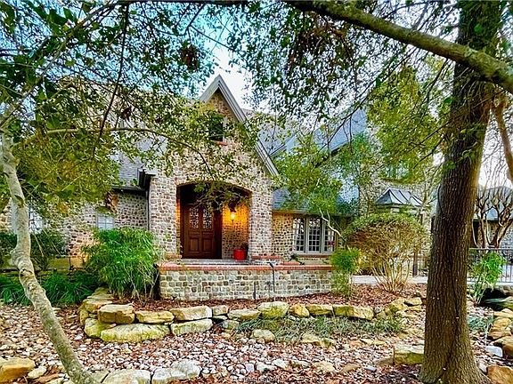 2nd image of 6013 Augusta Cir