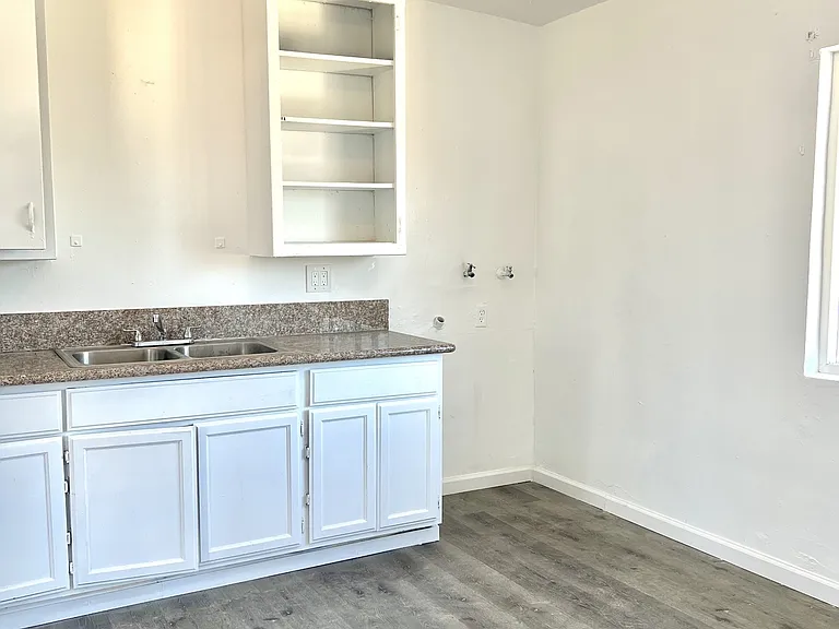 1165 E 59th Pl — Photo 17