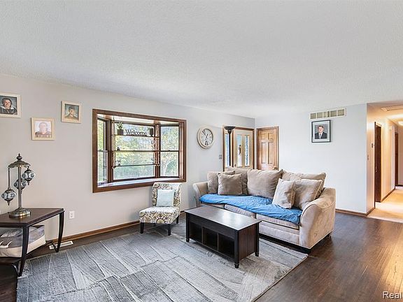 5th image of 5235 Bensett Trl