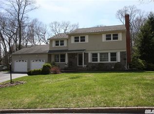 22 Dogwood Dr, Smithtown, NY 11787