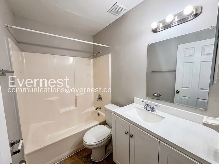 3062 Saint Paul Dr — Photo 10