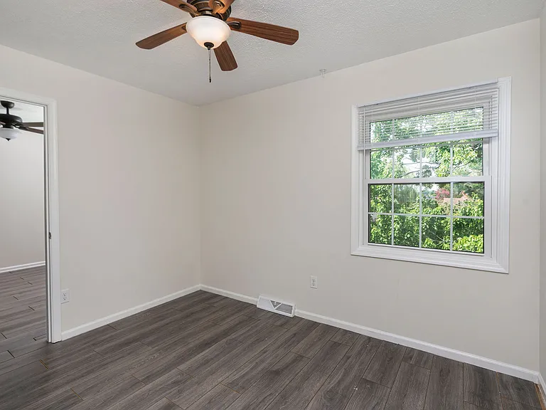921 Dogwood Cir — Photo 18