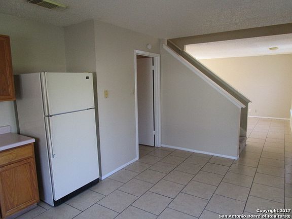 3rd image of 6627 Meadow Fawn Dr