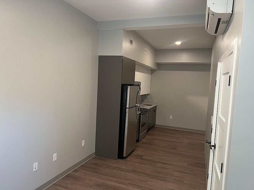 2nd image of 476 Columbus Ave #8D