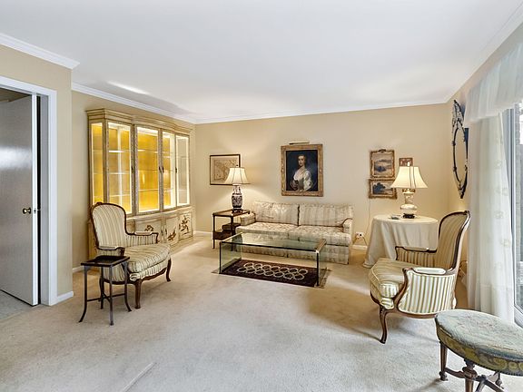4th image of 1825 Tanglewood Dr #E