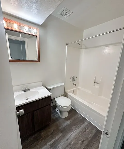 5861 N 48th Ave — Photo 7