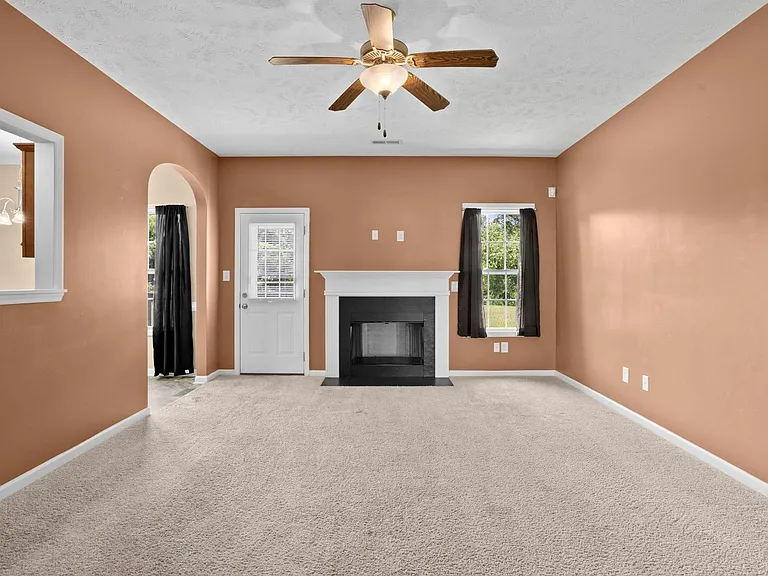 215 Classy Ct — Photo 3