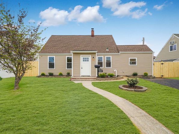 23 Spring Lane, Levittown, NY 11756