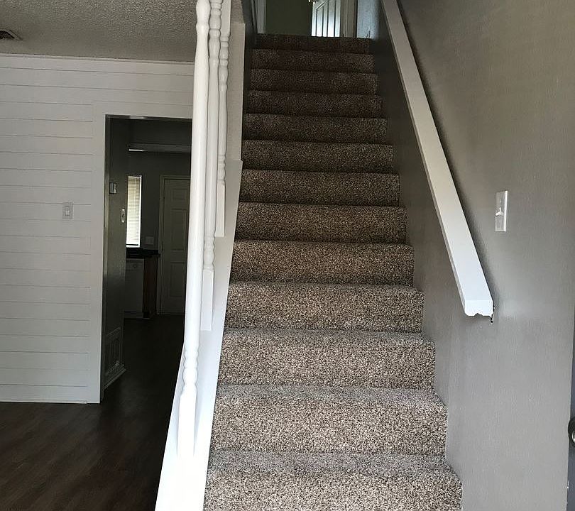 1st image of 1607 Sun Valley Dr APT B