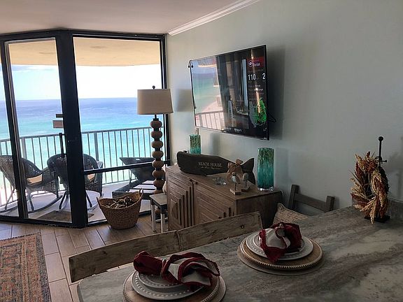 Open kitchen bar area.