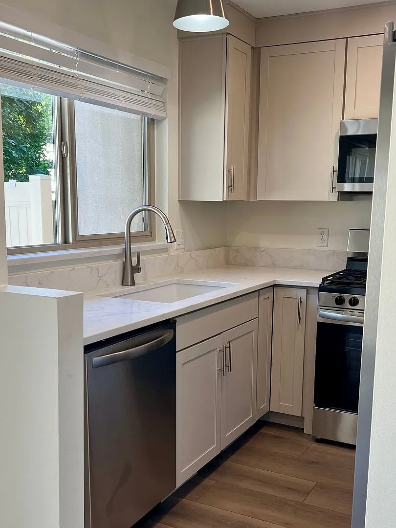 Rare Opportunity to Rent a Park Place Townhome in Holladay — Photo 4
