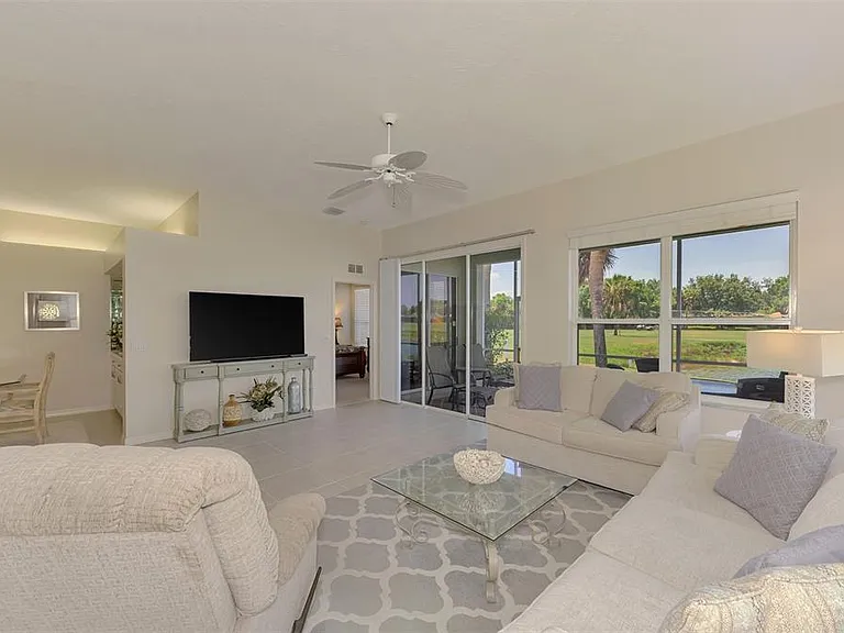 549 Fallbrook Dr — Photo 20