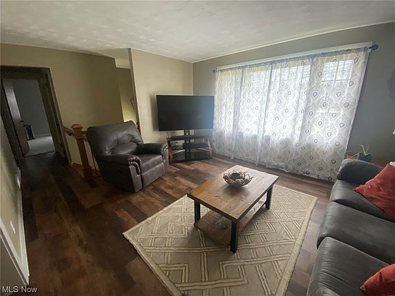 4th image of 601 E Taggart St