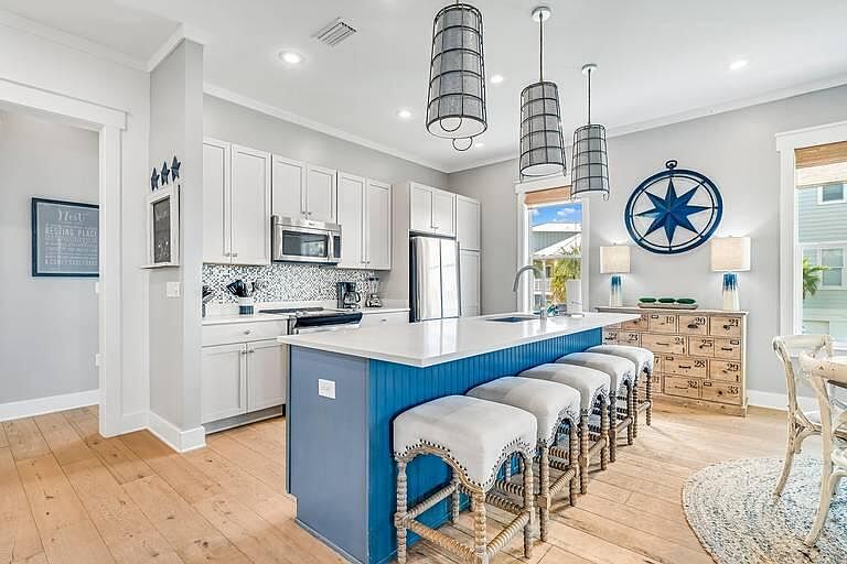 1st image of 5 Beachcomber Ln