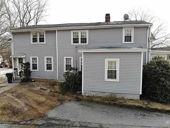 3rd image of 39 N Pleasant St W